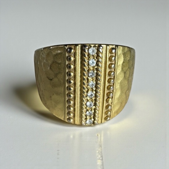 Elegant Vintage Gold-Tone Women's Ring - Picture 9 of 9